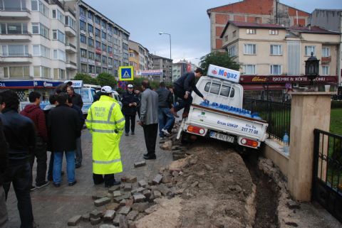 Mobesse kamerası için açılan çukurlar kazaya neden oldu